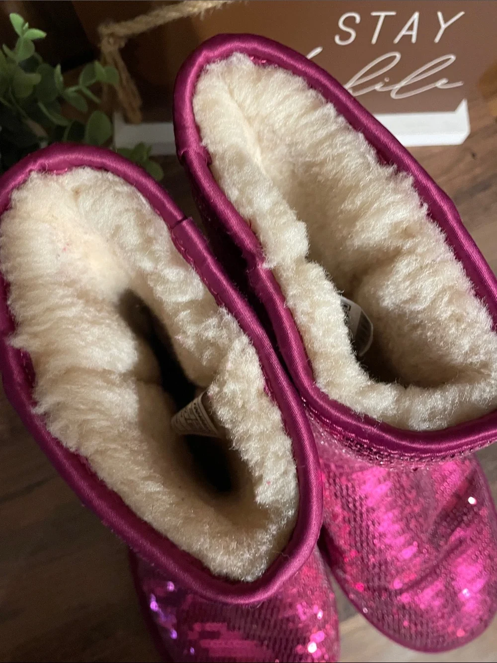 UGG Australia Kids Pink Sequin Classic Short Sherpa lined Boots • Size 4